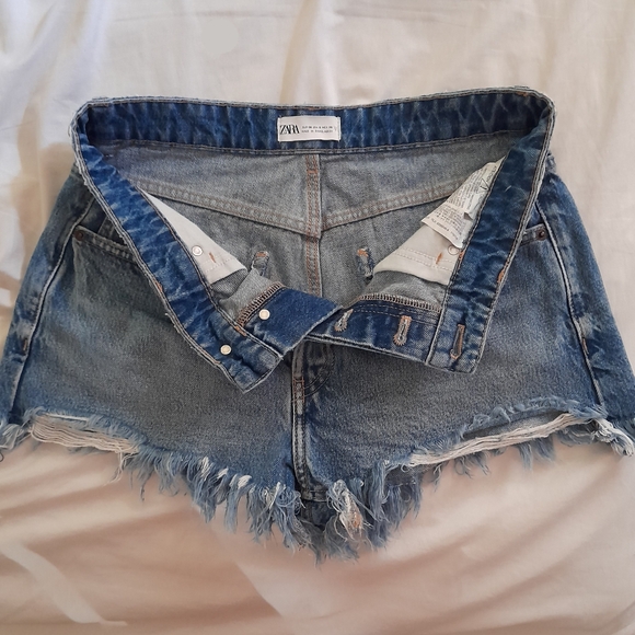 ● ZARA | High Waisted Ripped Distressed Demin Short - Picture 16 of 16